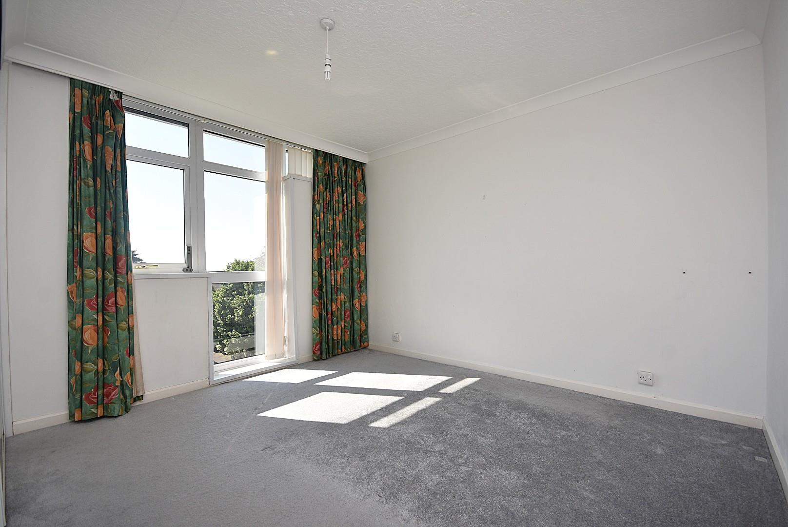 7 St. Nicholas House, Sea View Court, Bradford Place, Penarth, CF64 1AL